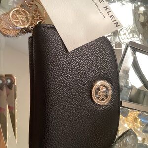 Beautiful Anne Klein pebble leather wallet so pretty with gold accents
